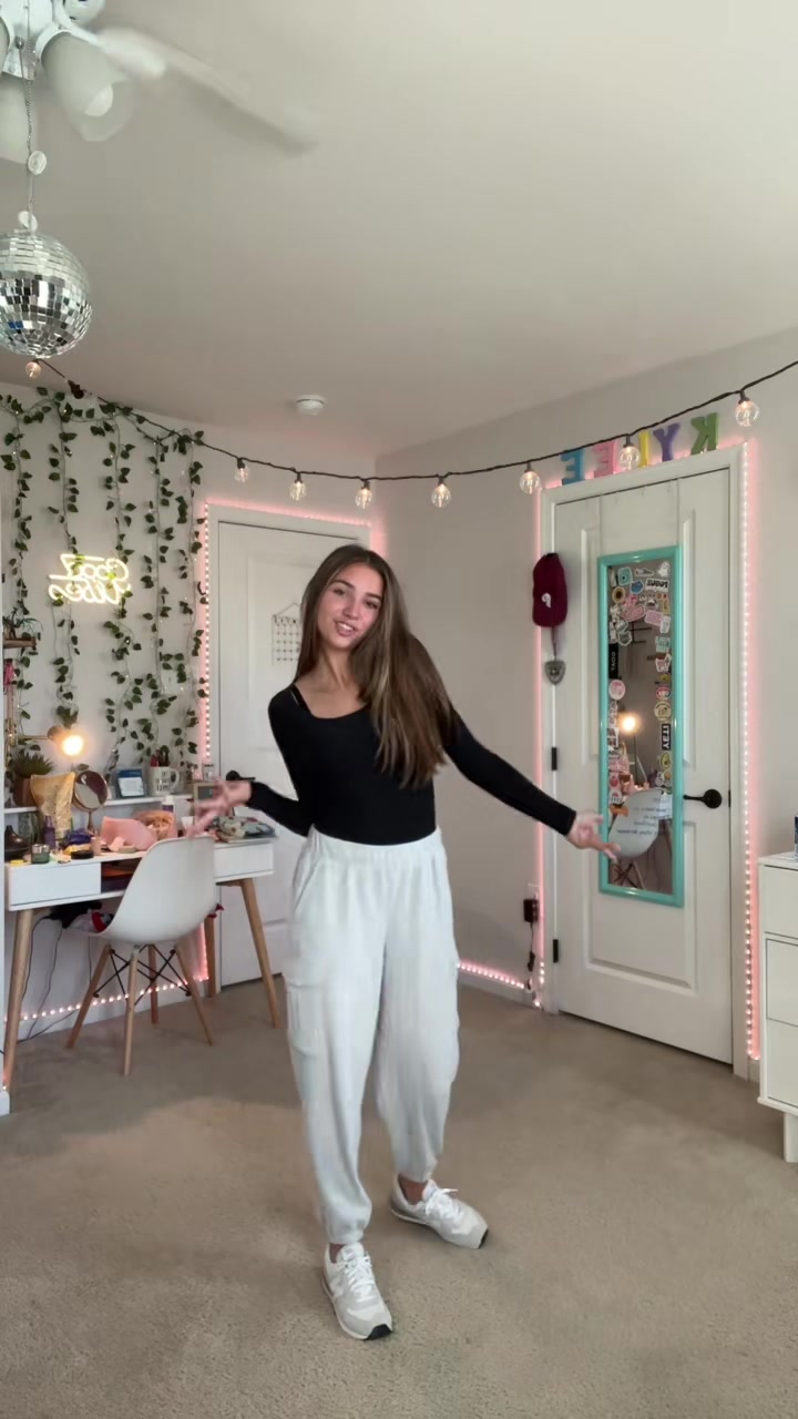 @Ava (Link In Bio 😘)