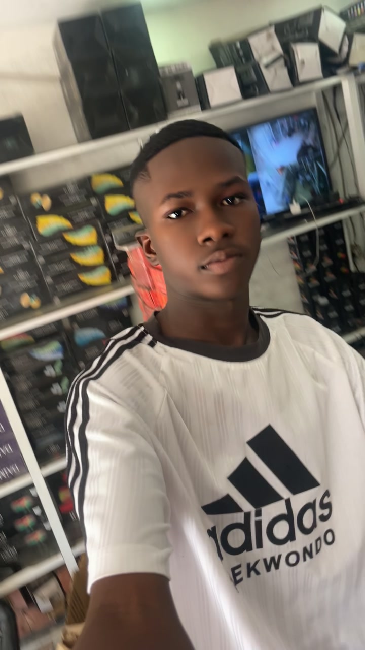 @Bamanan 🤟lui 🖇️m&ecirc;me 🇲🇱