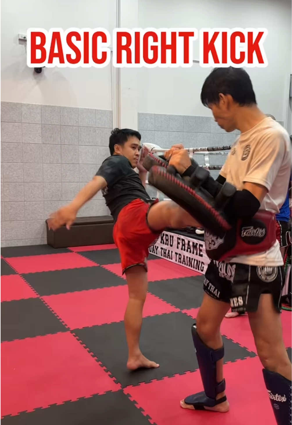 🥊 Basic Muay Thai Technique: Right Kick | Kru Frame Muay Thai (@kru ...