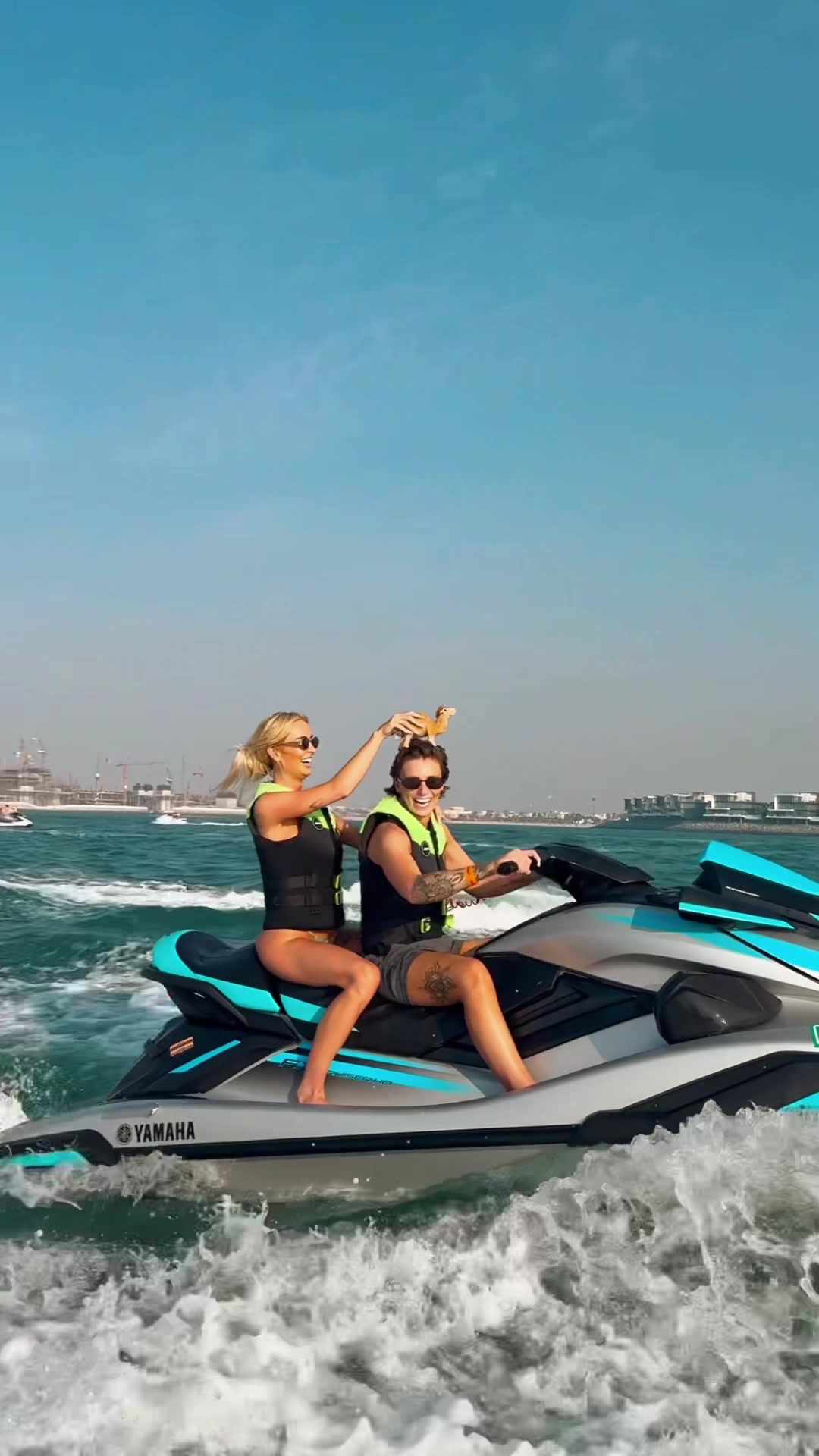 @Y11.ae