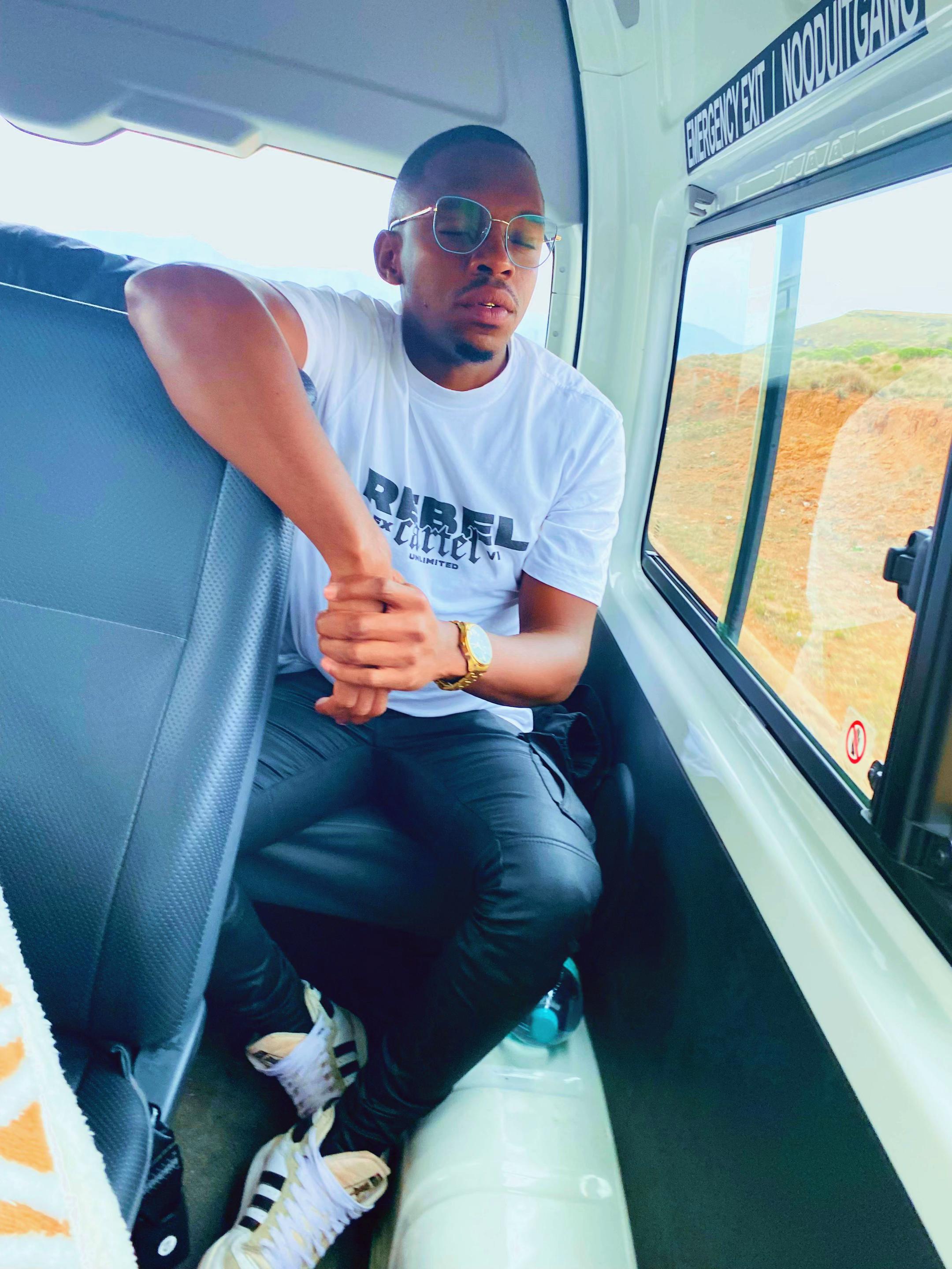 @Thabiso Kunene🇿🇦