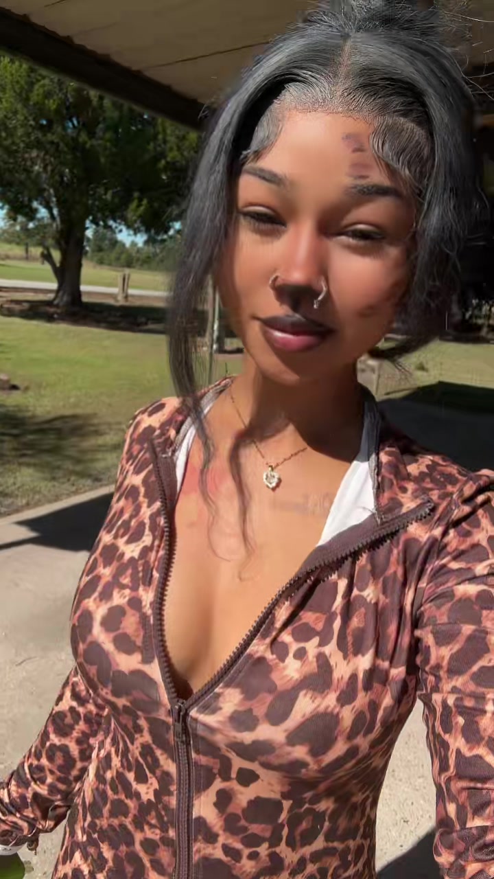 @<33
