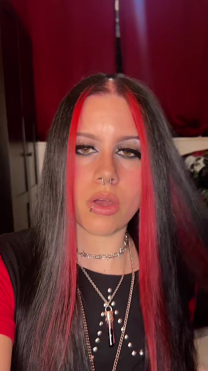 @𝖁𝖆𝖒𝖕𝖎𝖗𝖊𝖘𝖘 🦇🧛🏻&zwj;♀️🥀