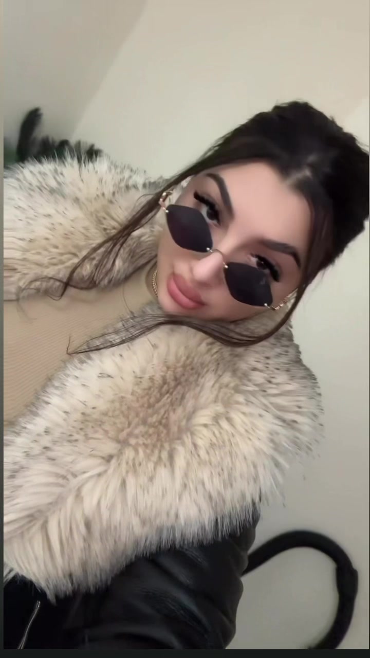 @Selin Alu negru❤️
