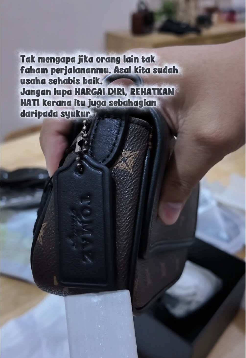 @Amir & Muni | Shopping Healing