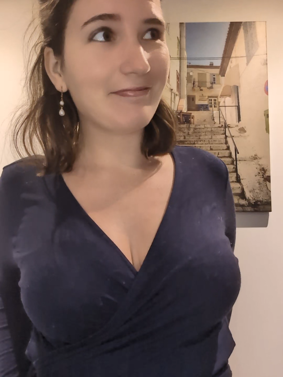 @justme-elena