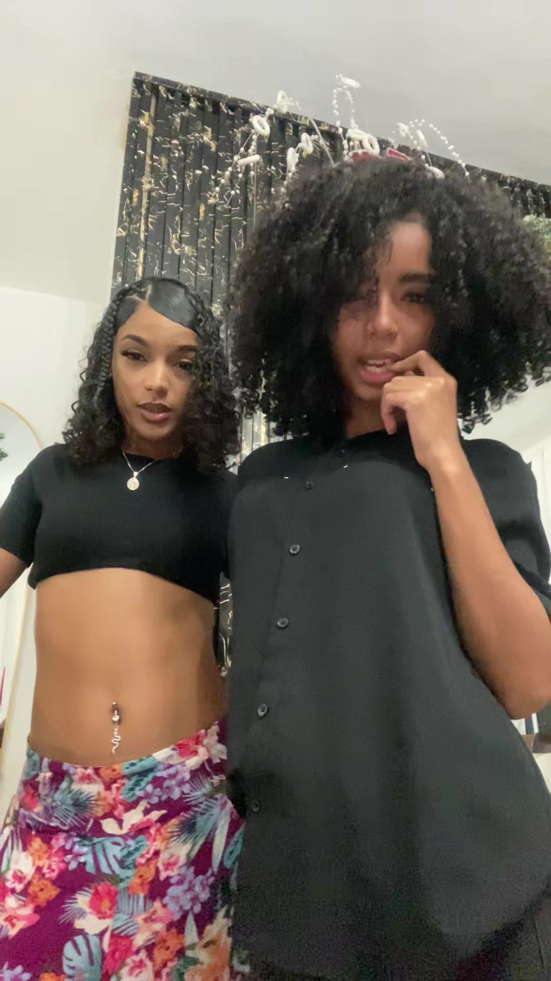 @👩🏽&zwj;🦱📈 giggles..