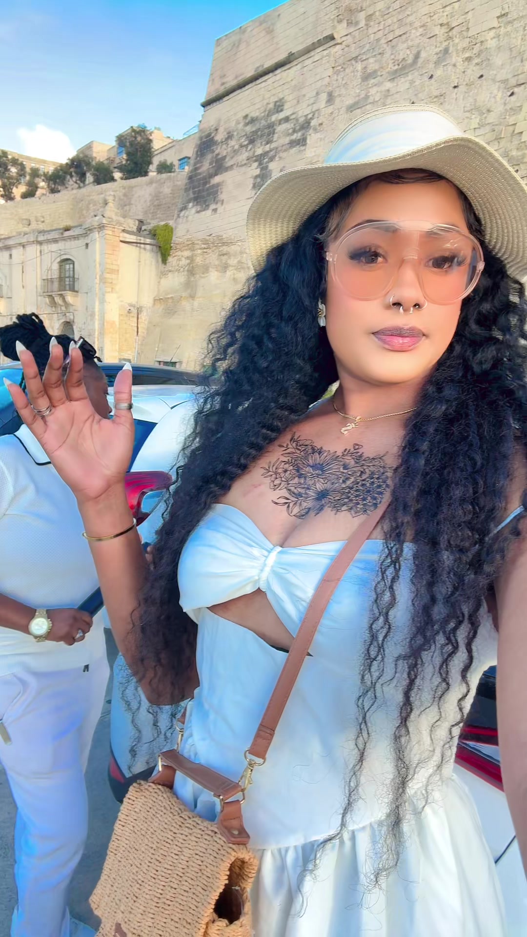 @QueenyAndShay 🏳️&zwj;🌈