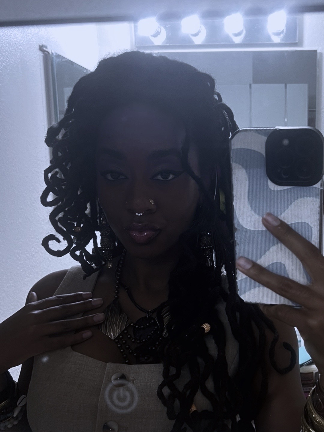 @Emprys$🕴️