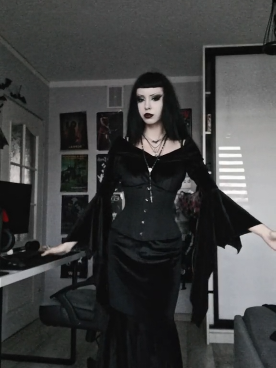 @𝕸𝖆𝖏𝖆 🕯