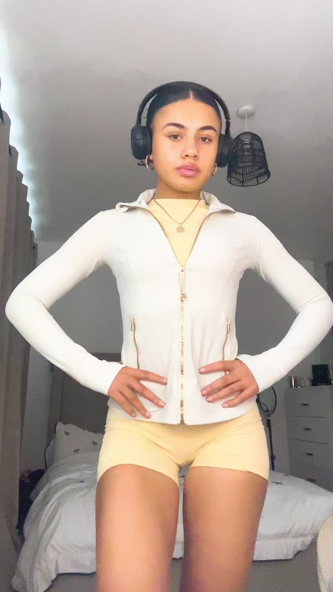 @kyrahworeit