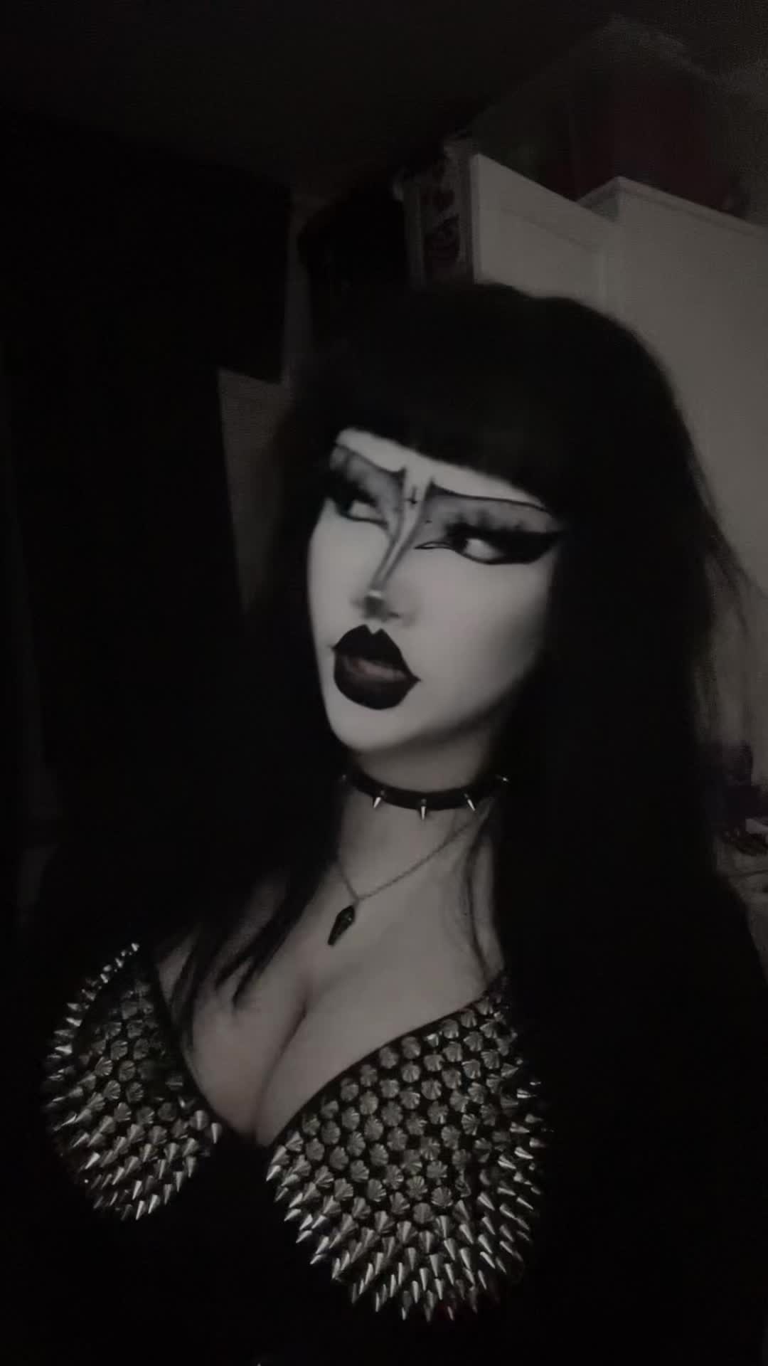 @𖤐
