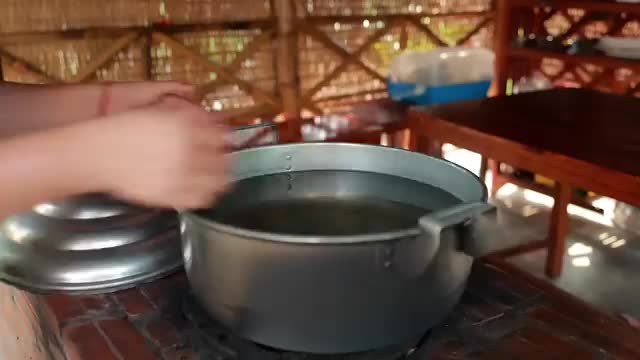 @Ho&agrave;ng C&uacute;c ꧁༒ɾɛʋɩɛ&omega;༒꧂