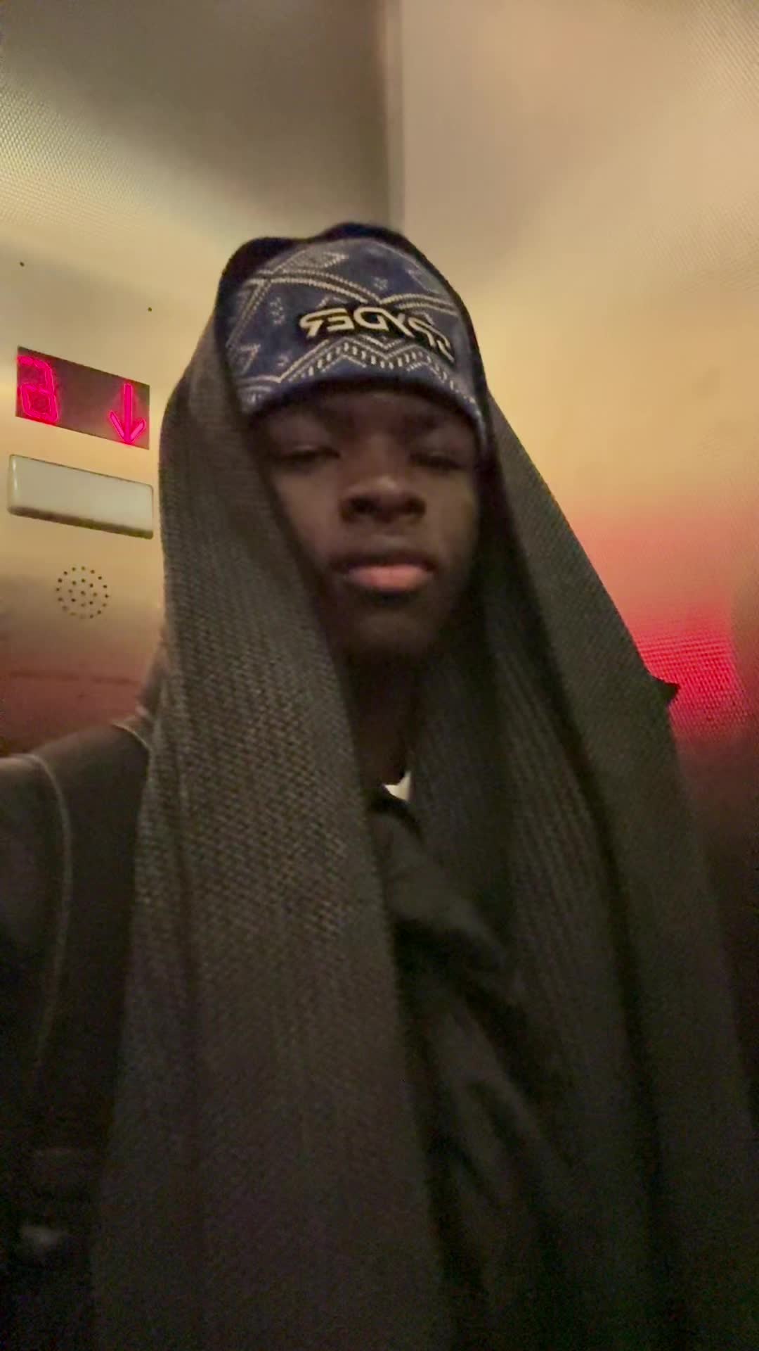 @Warizz