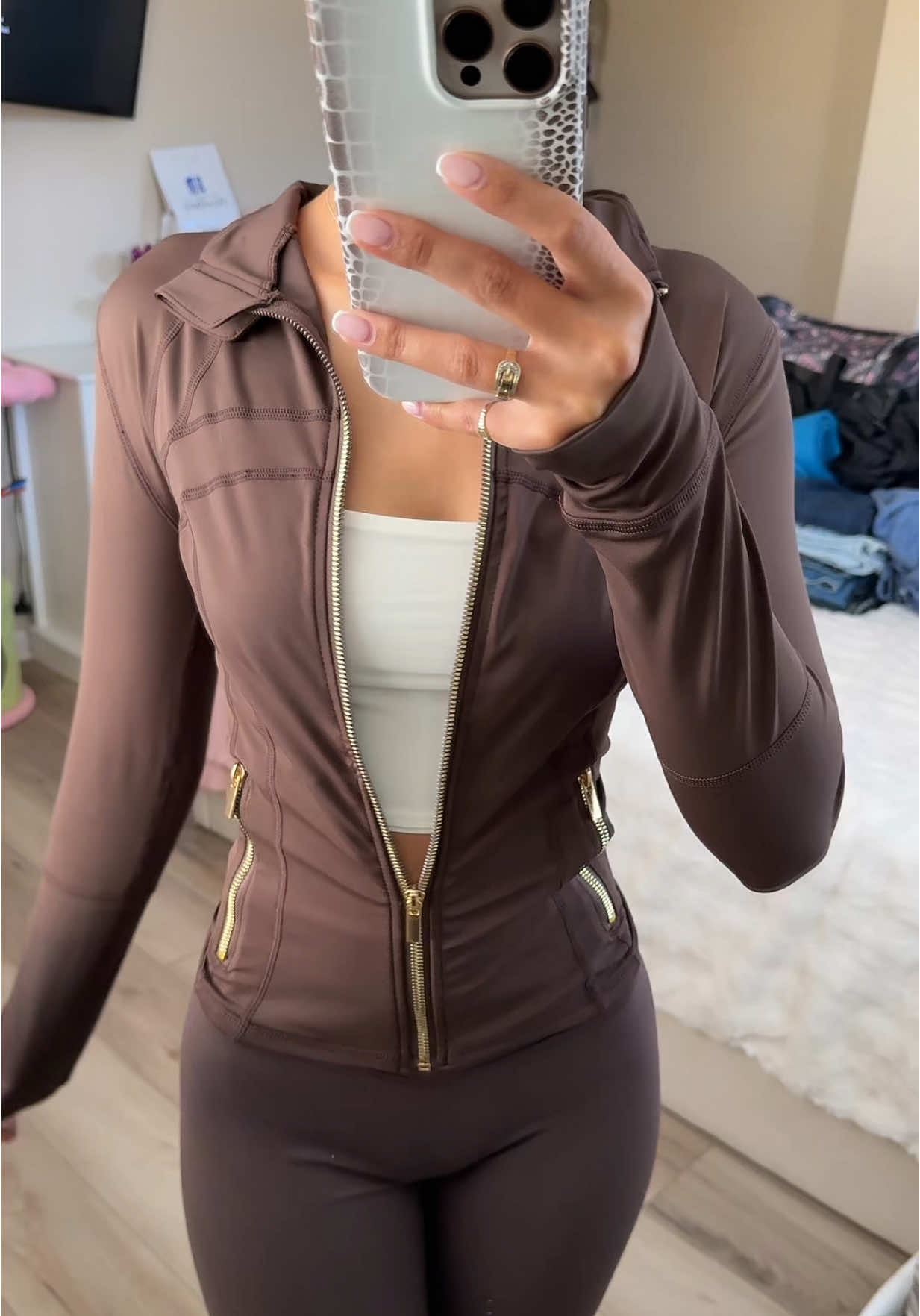 @shaniajjenae