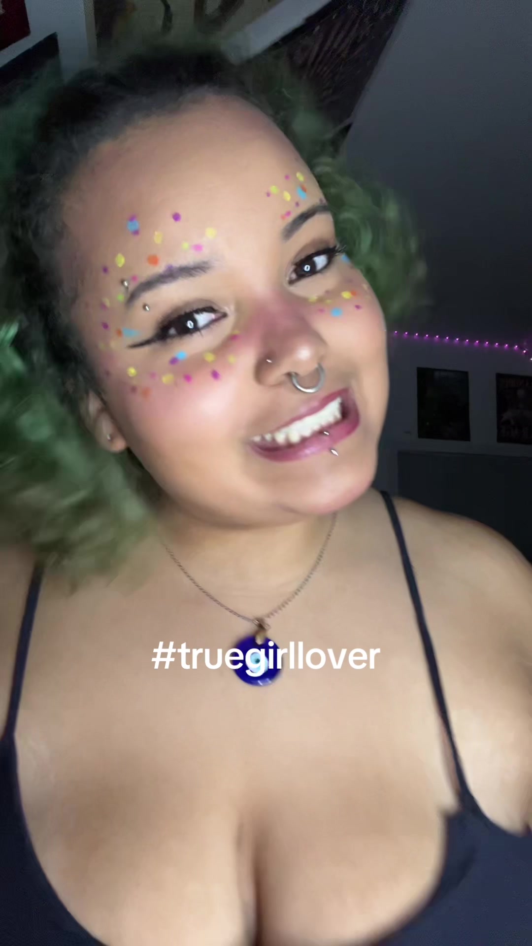 @teddilikestocry