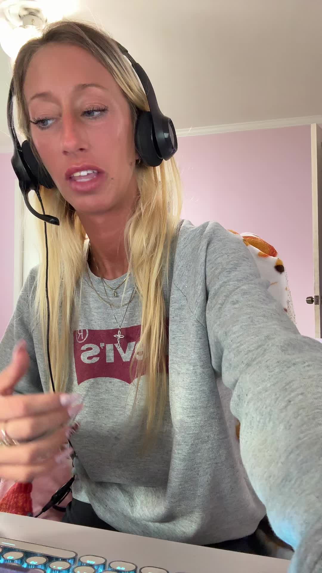@Destinee💻
