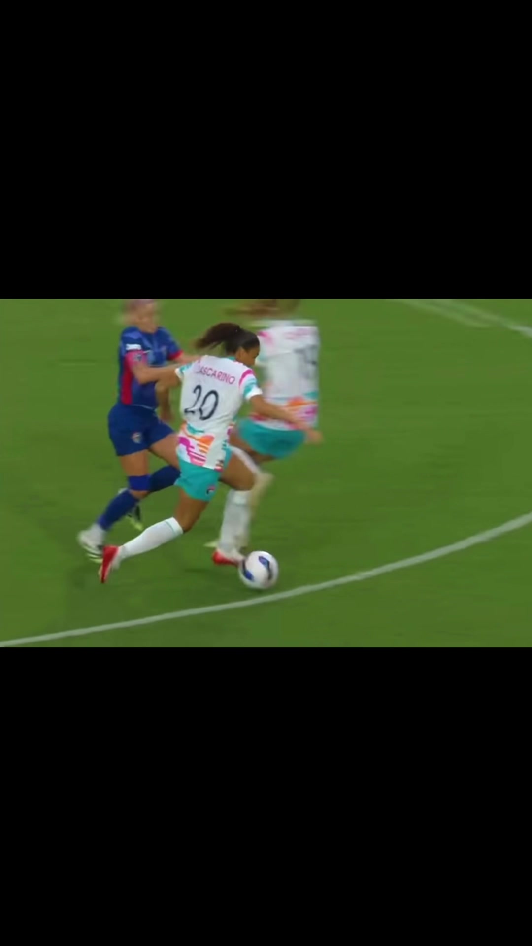 @Fan Delphine Cascarino