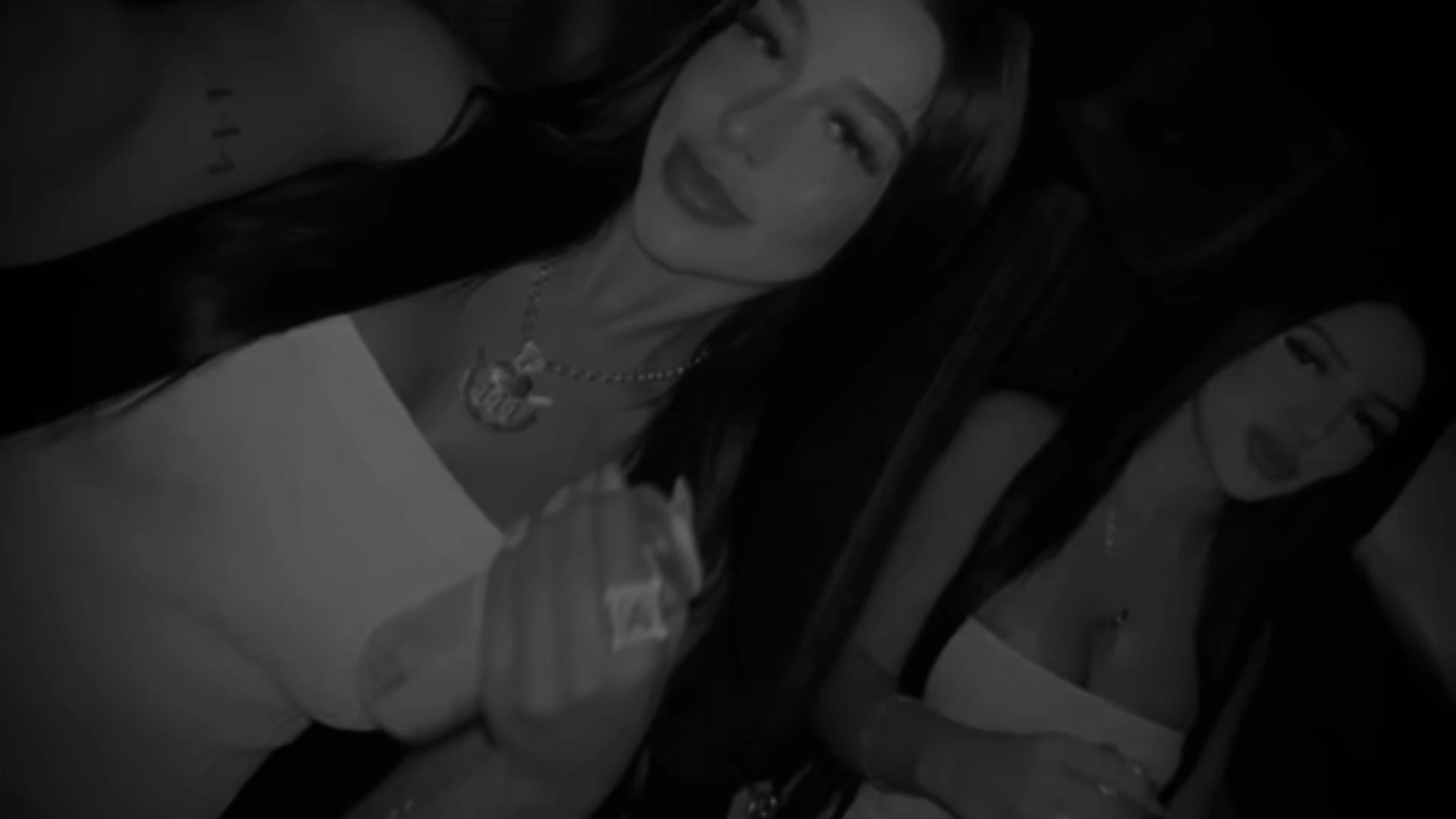 @♱