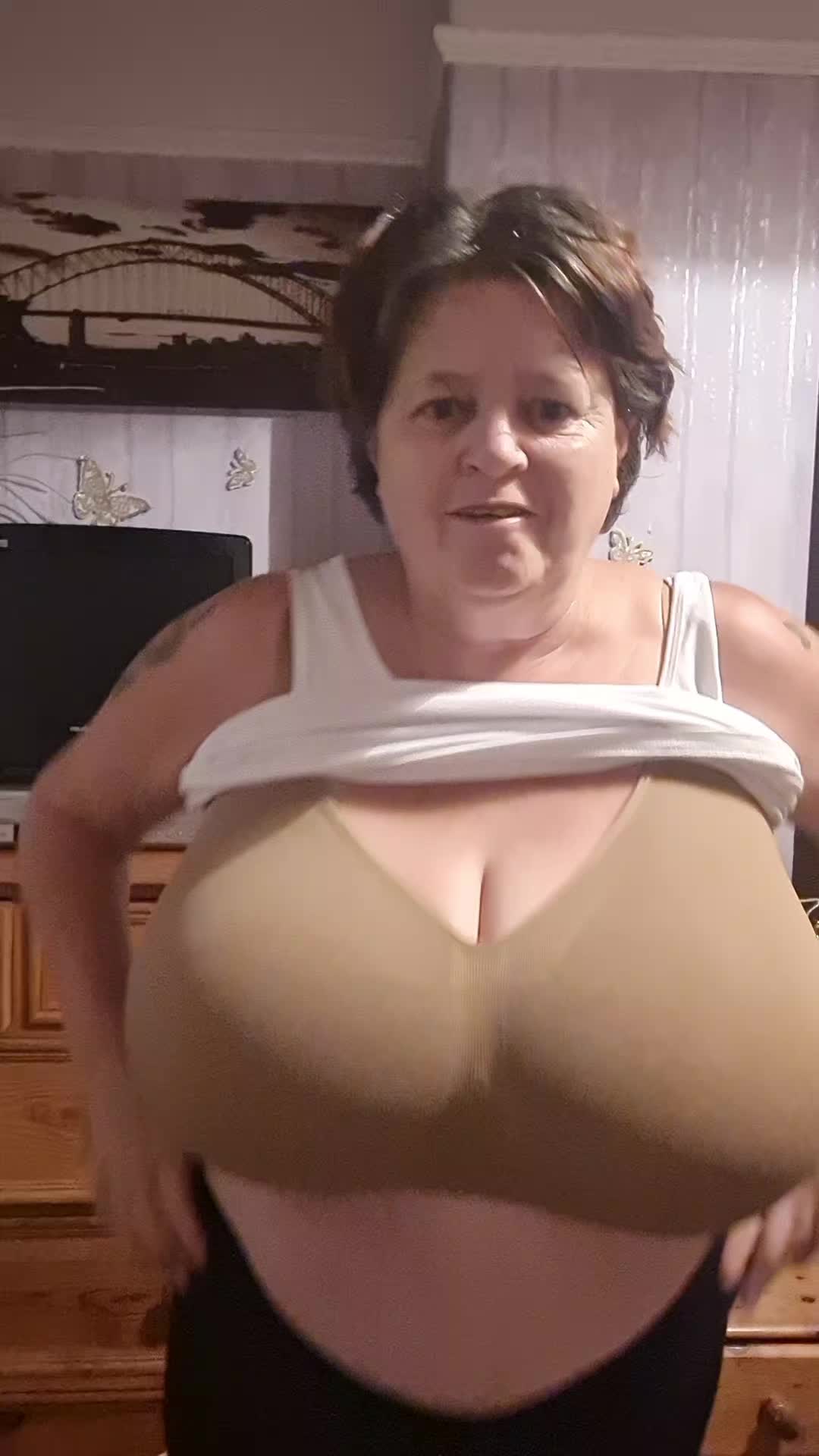 @bareessentialsjj