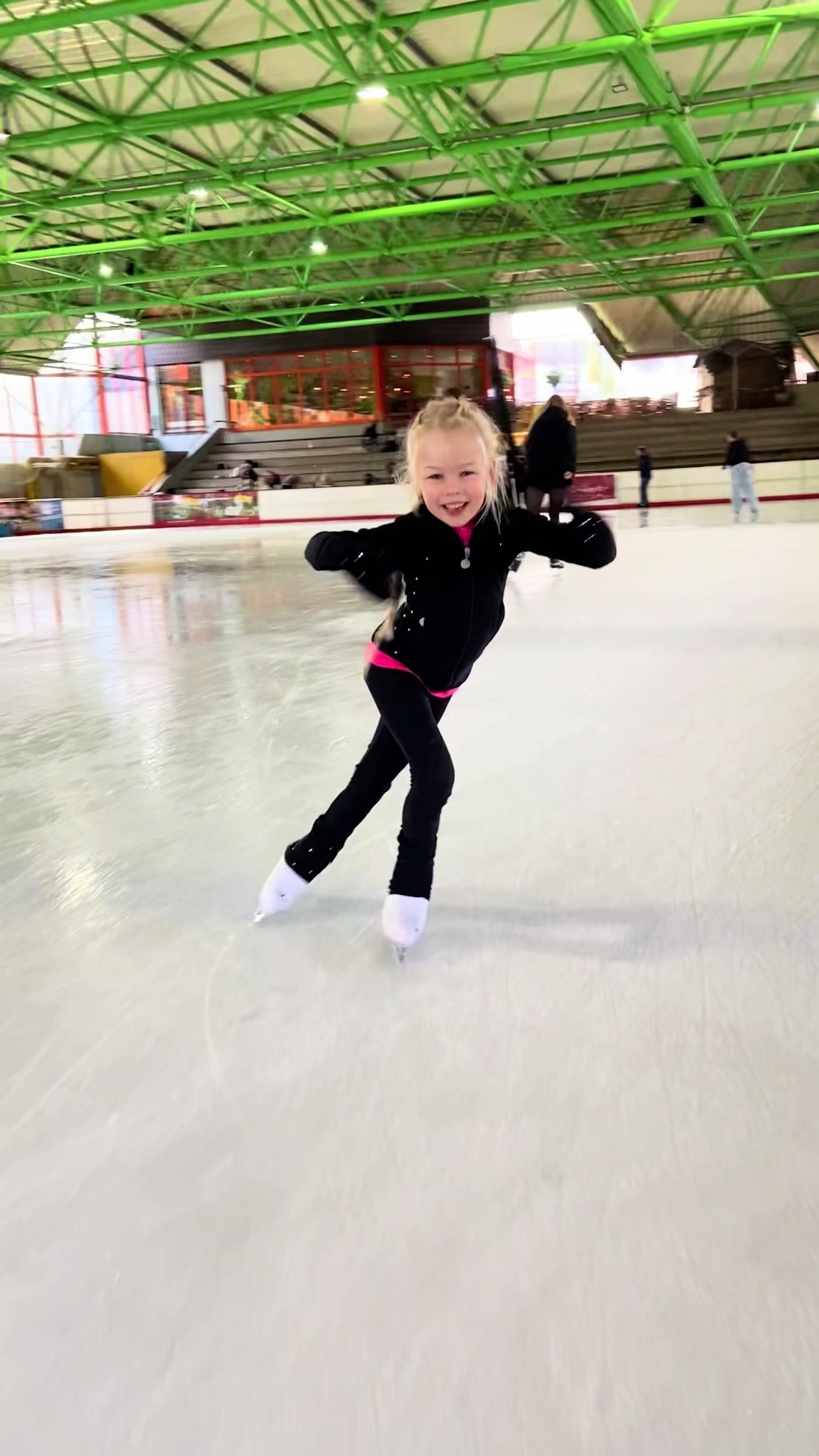 @FrieSkates⛸️