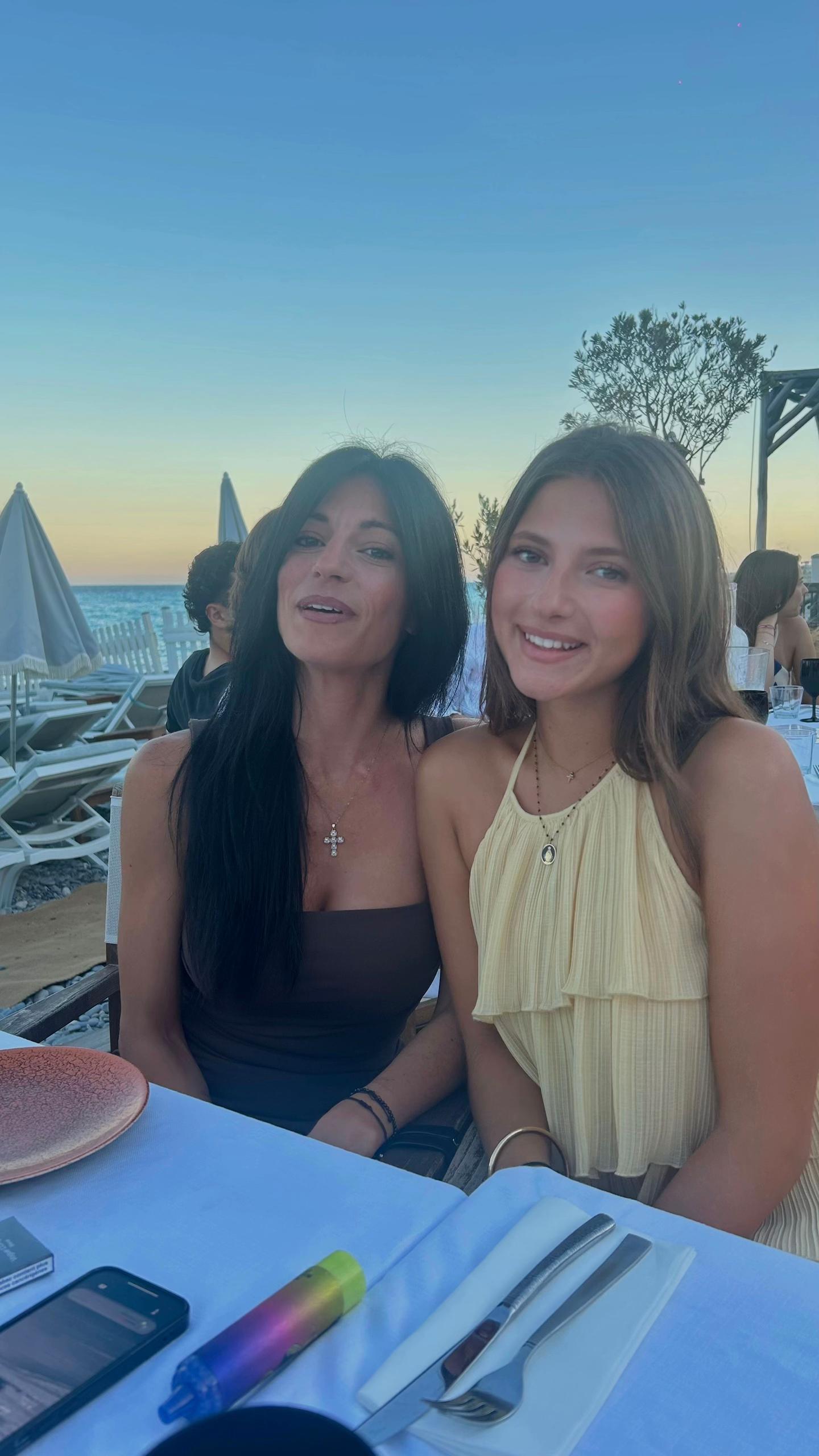 @𝐌 𝐀 𝐄 🍒