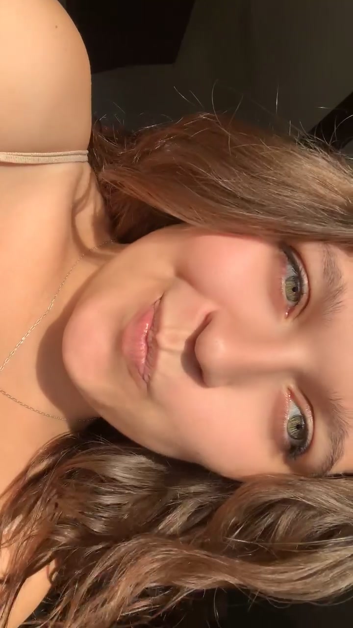 @L&eacute;a