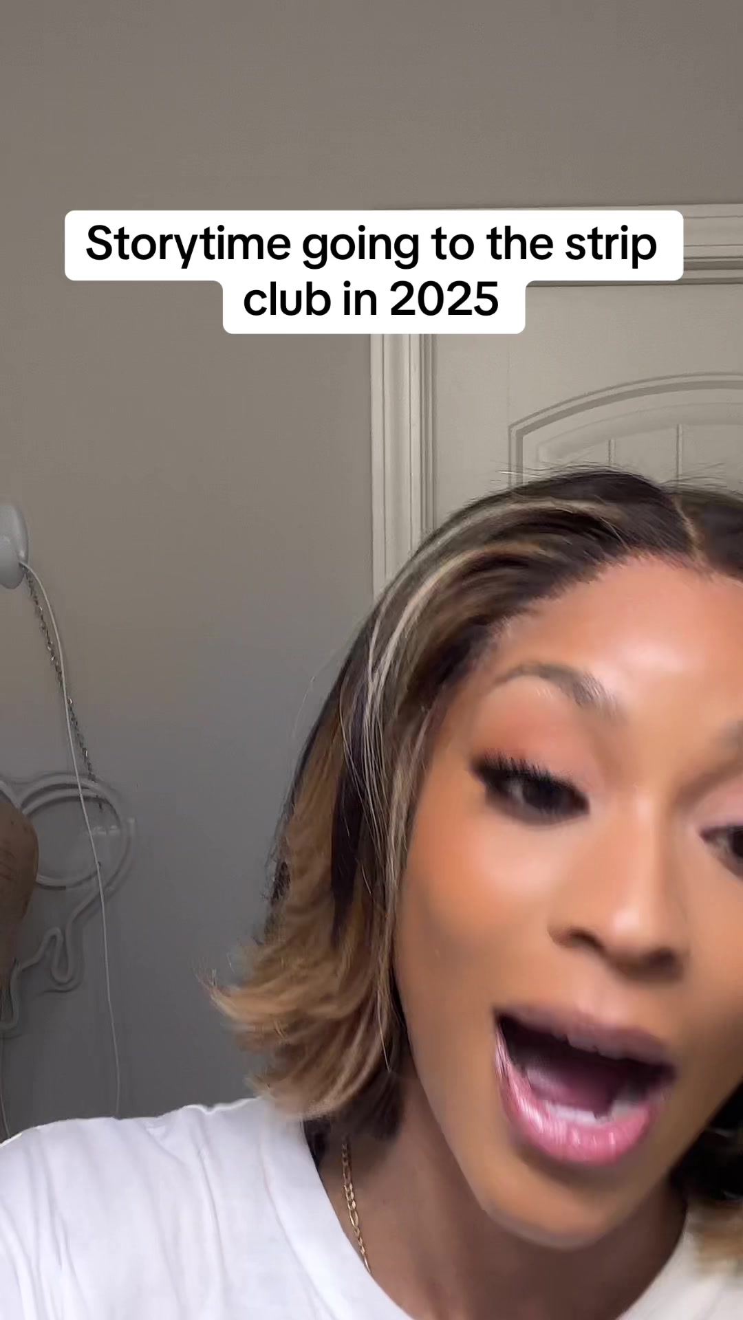 @AshMona