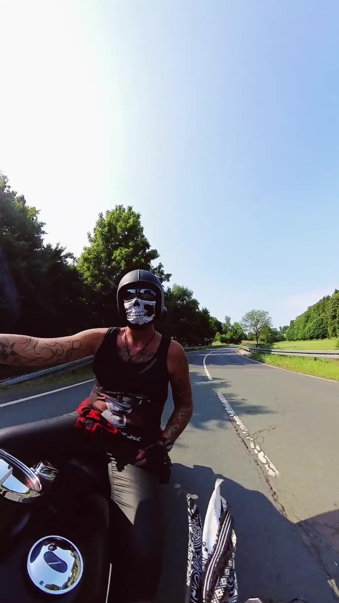 @CrassyNadi💀🤘