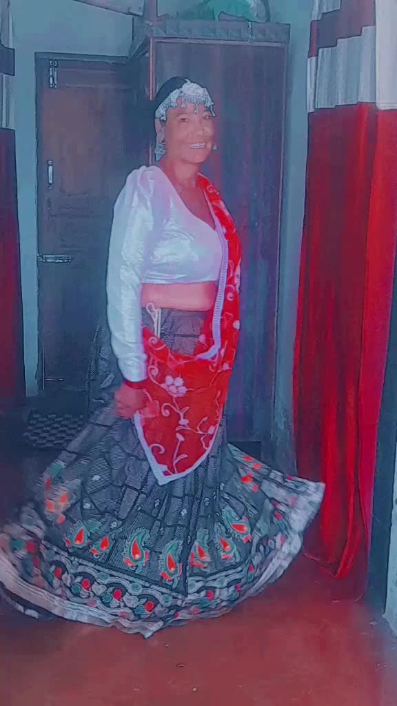 @Roeni Tharu