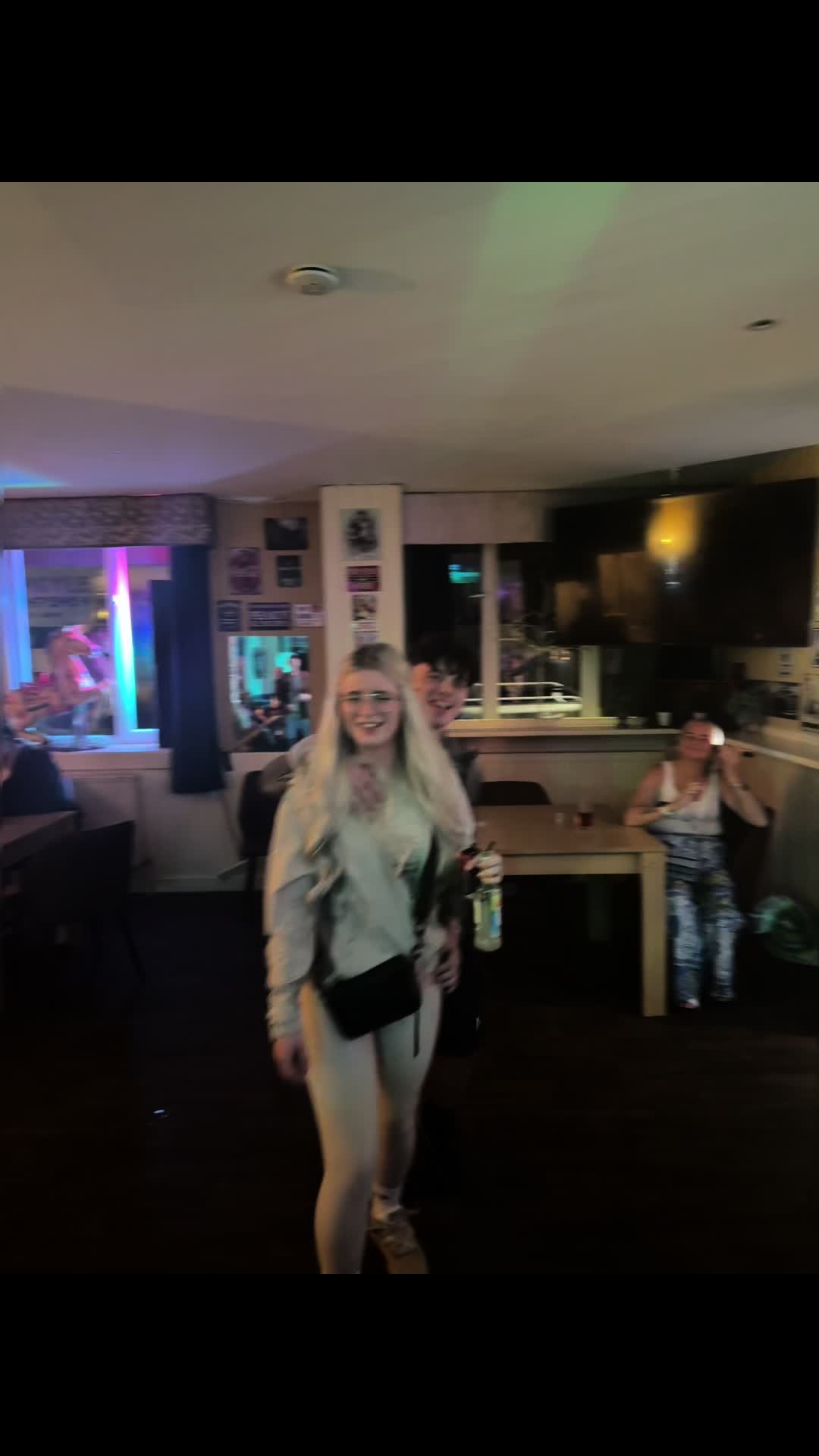 @izzyevans_
