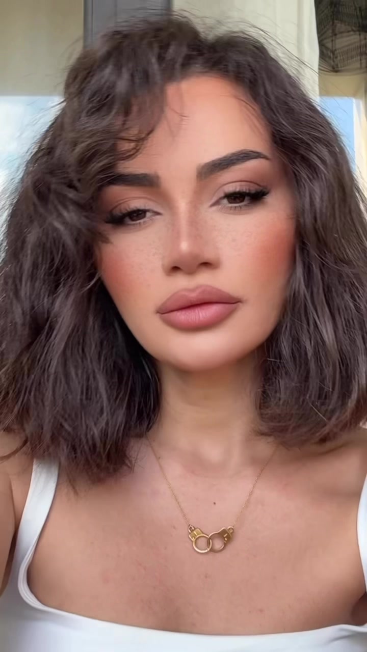 @zeynebheseniofficial