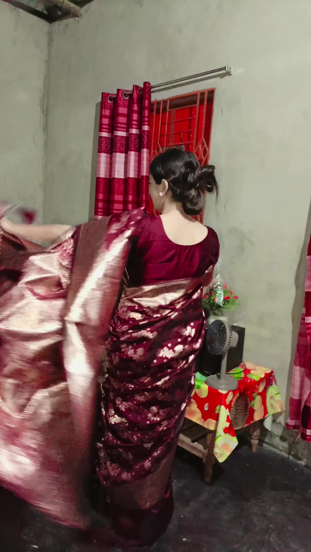 @- রহস্যময়ী