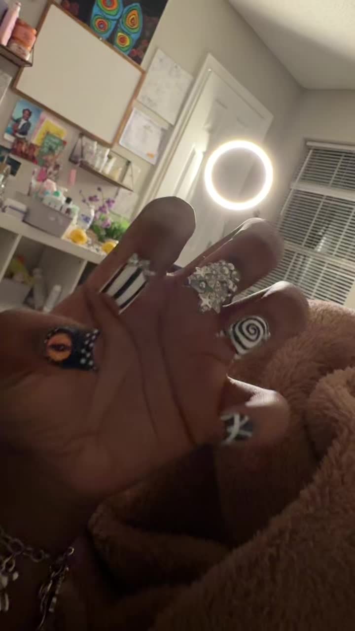 @®️
