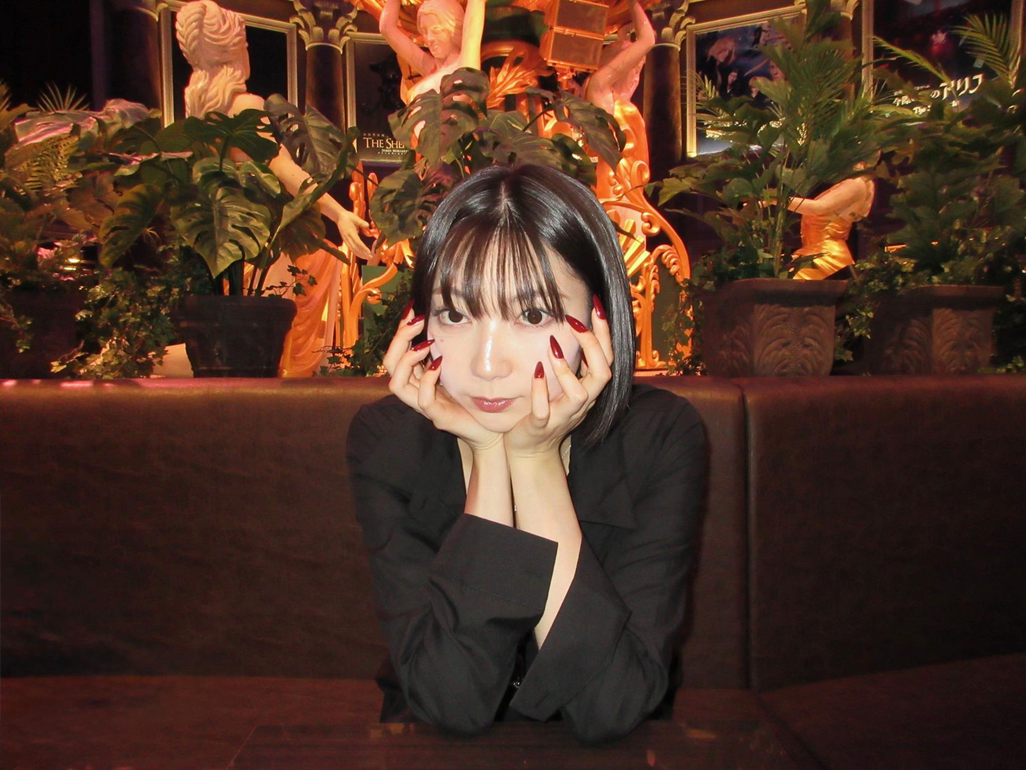 @蔦谷里華 | Lica