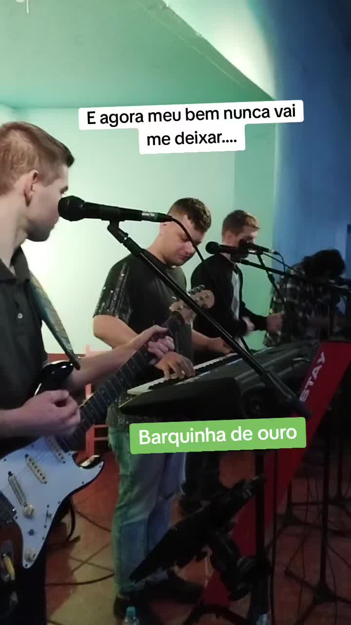 @Tr&ecirc;s Hermanos