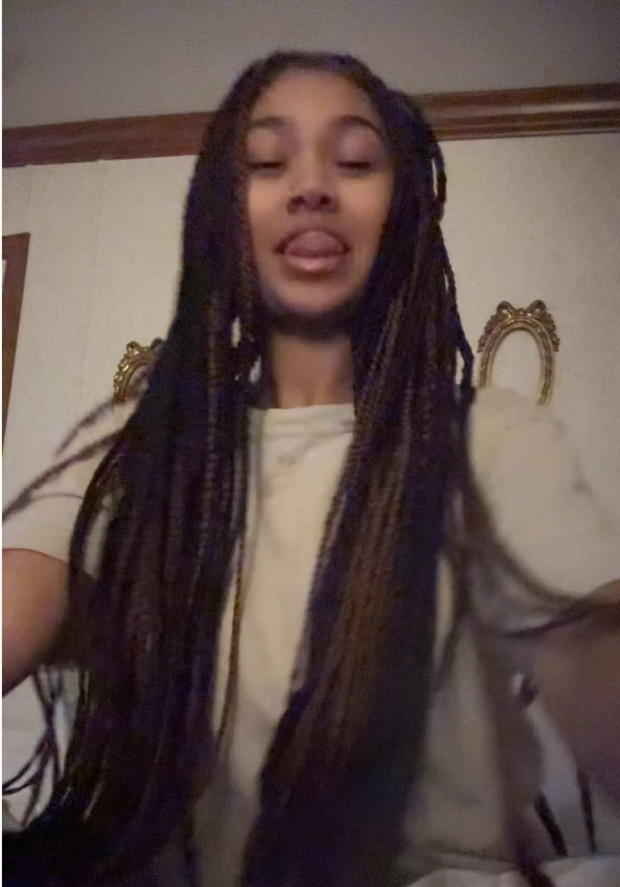 @<33