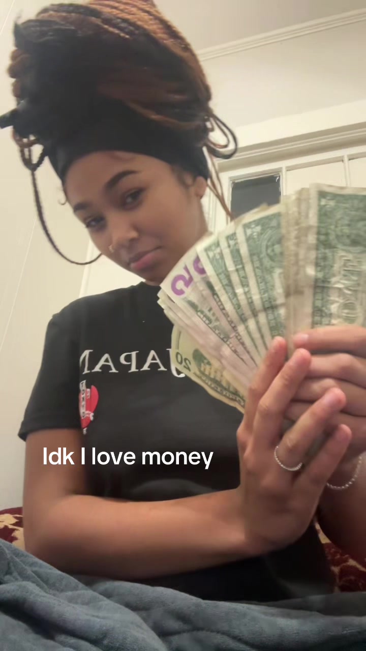 @<33