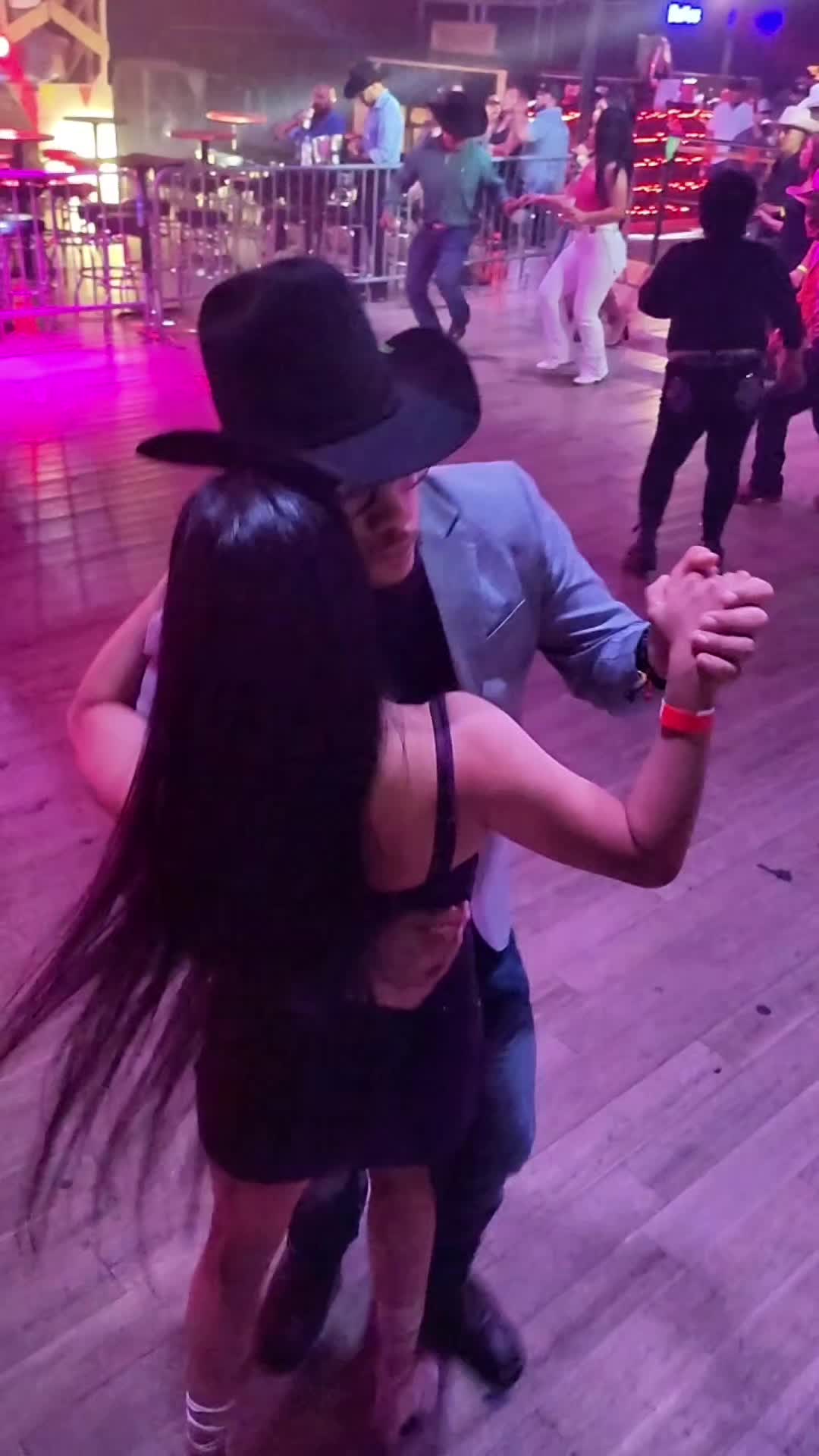 @Adictos al baile oficial