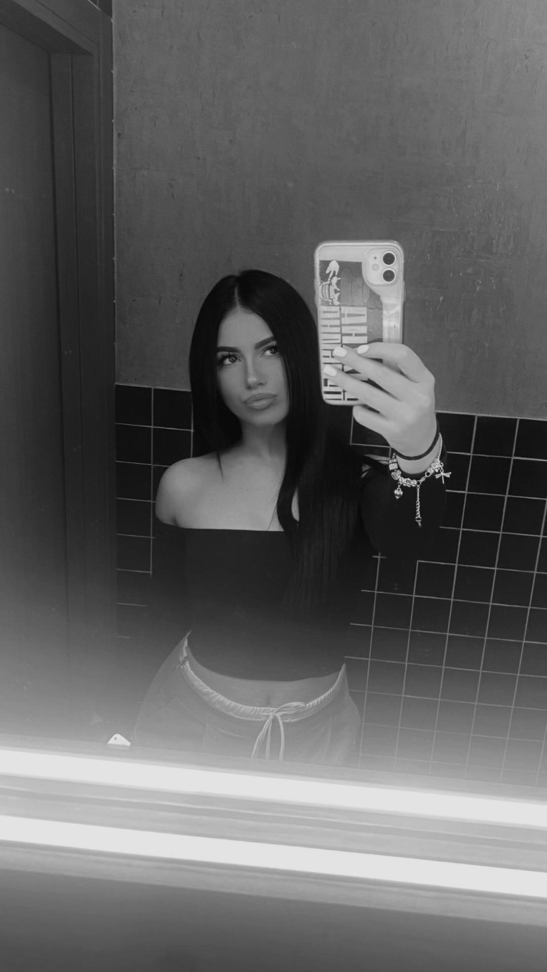@anuuskica