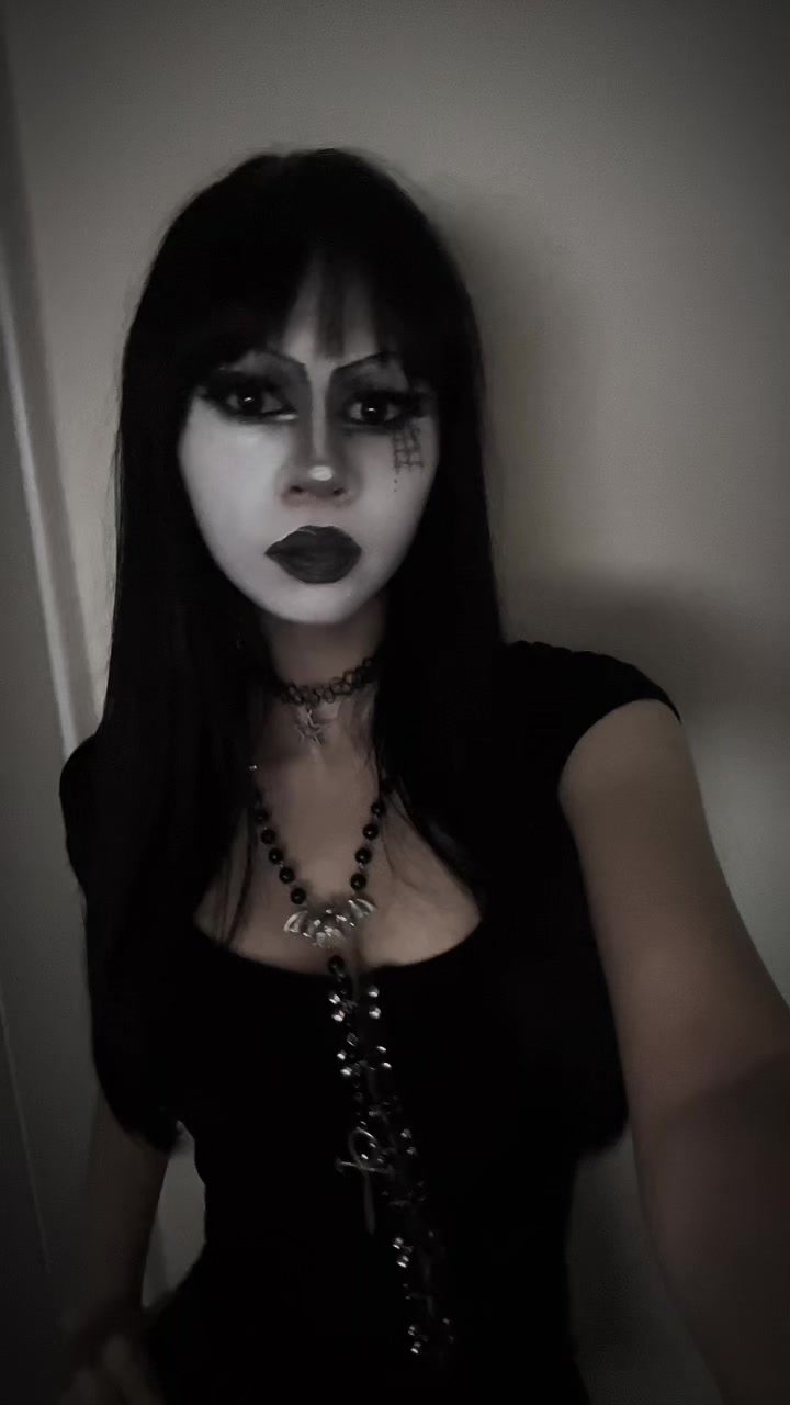 @𝔇𝔞𝔫𝔦𝔢𝔩𝔩𝔞 🧛🏻&zwj;♀️🦇