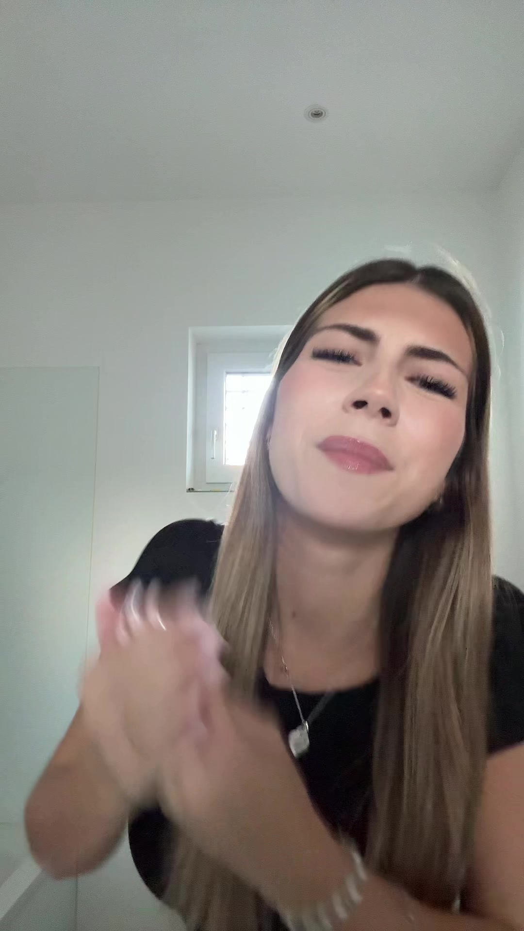 @hanni