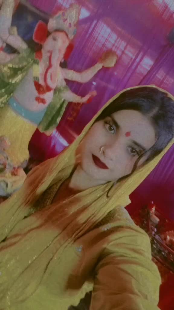 @Bhojpuri Queen 👑