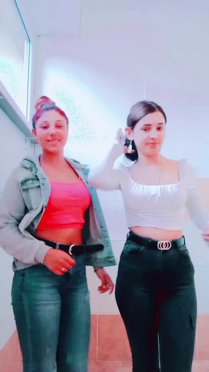 @Alzbetka jebe svoju lasku