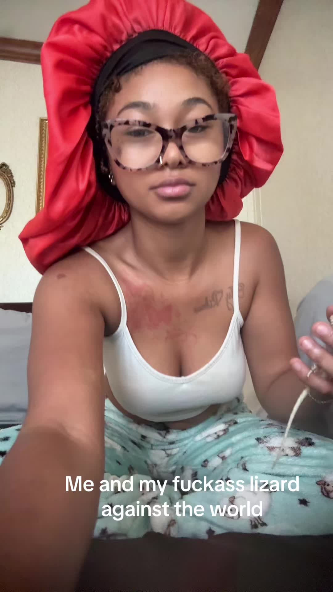 @<33