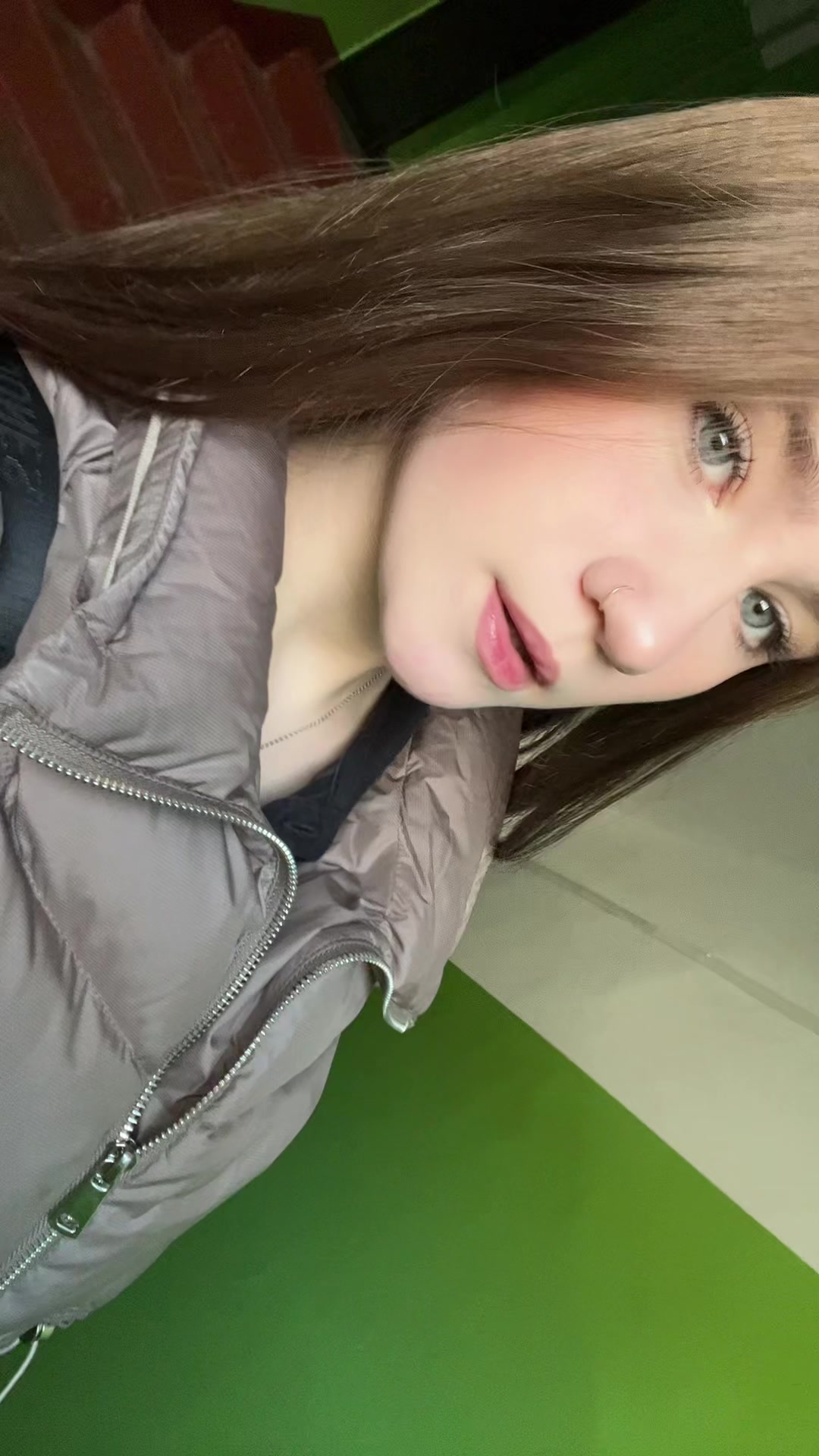 @V$$