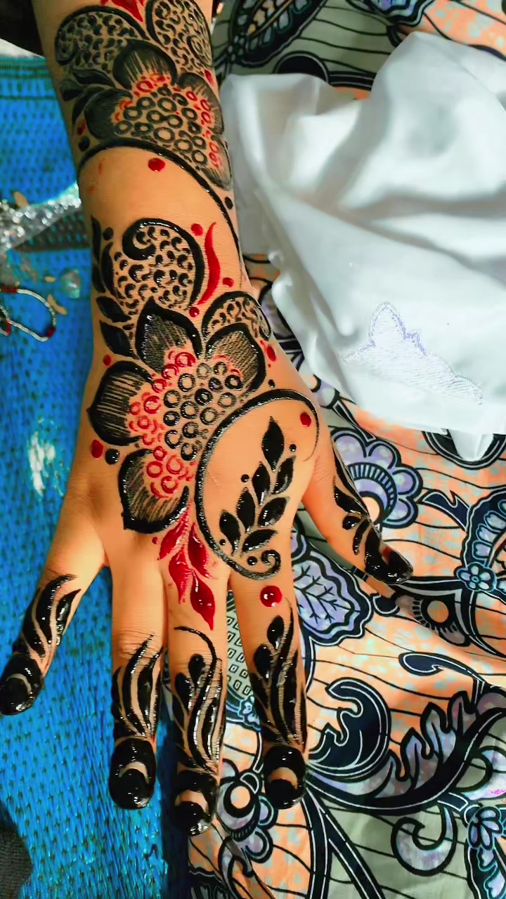 @Suwaiba henna🌿🥀