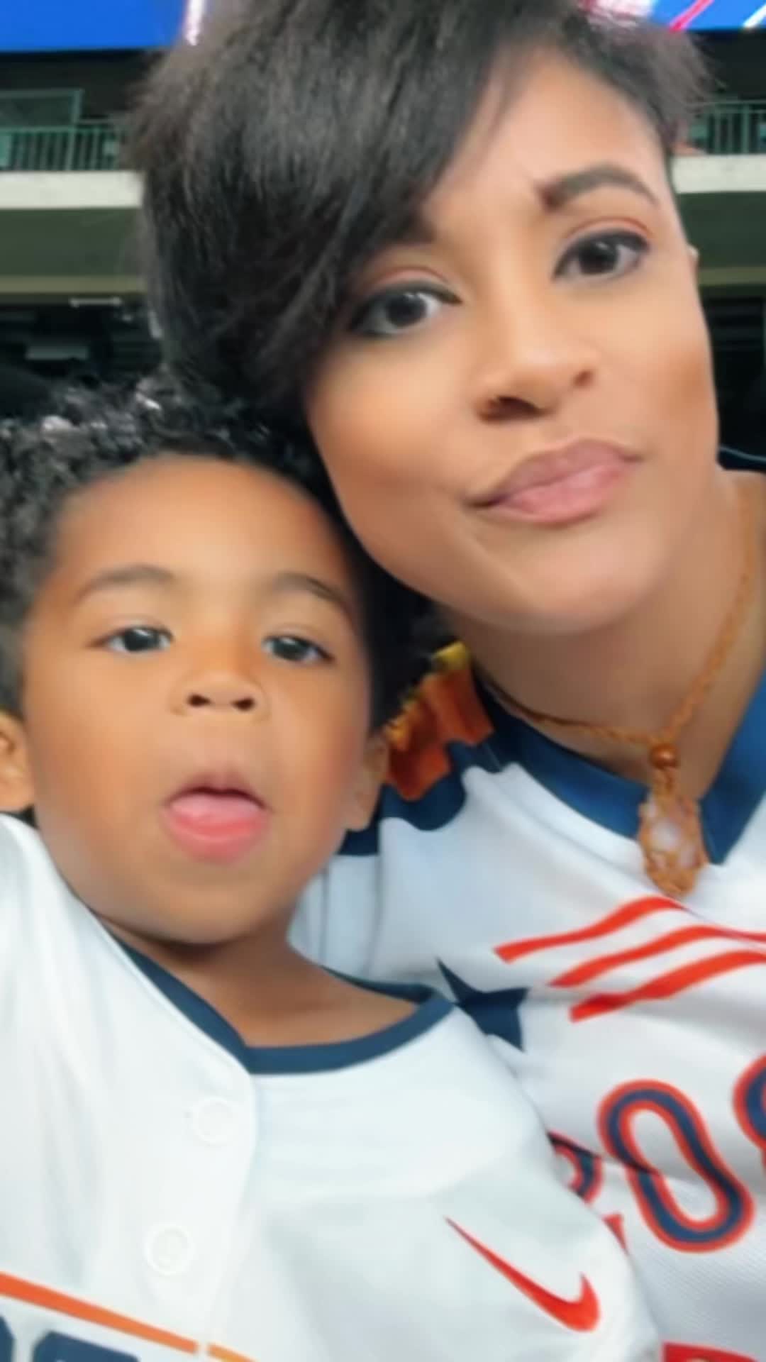 @Jazmondmonique