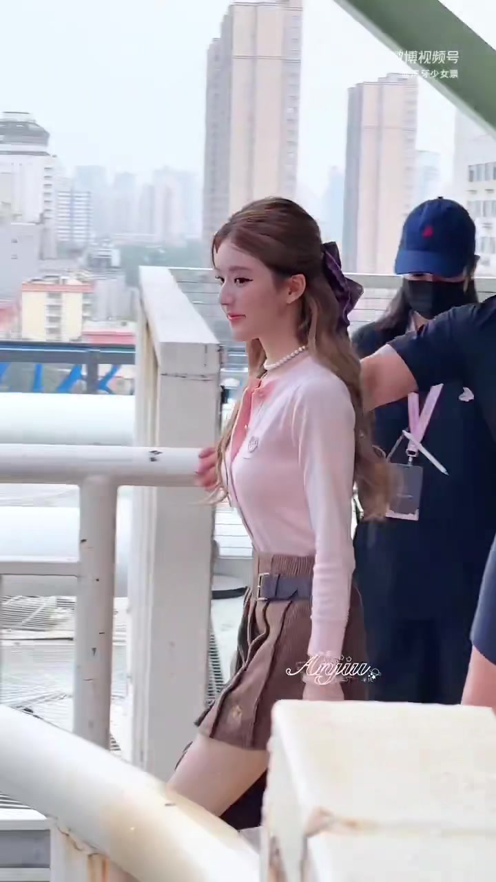@C&aacute;i đu&ocirc;i nhỏ của Lusi