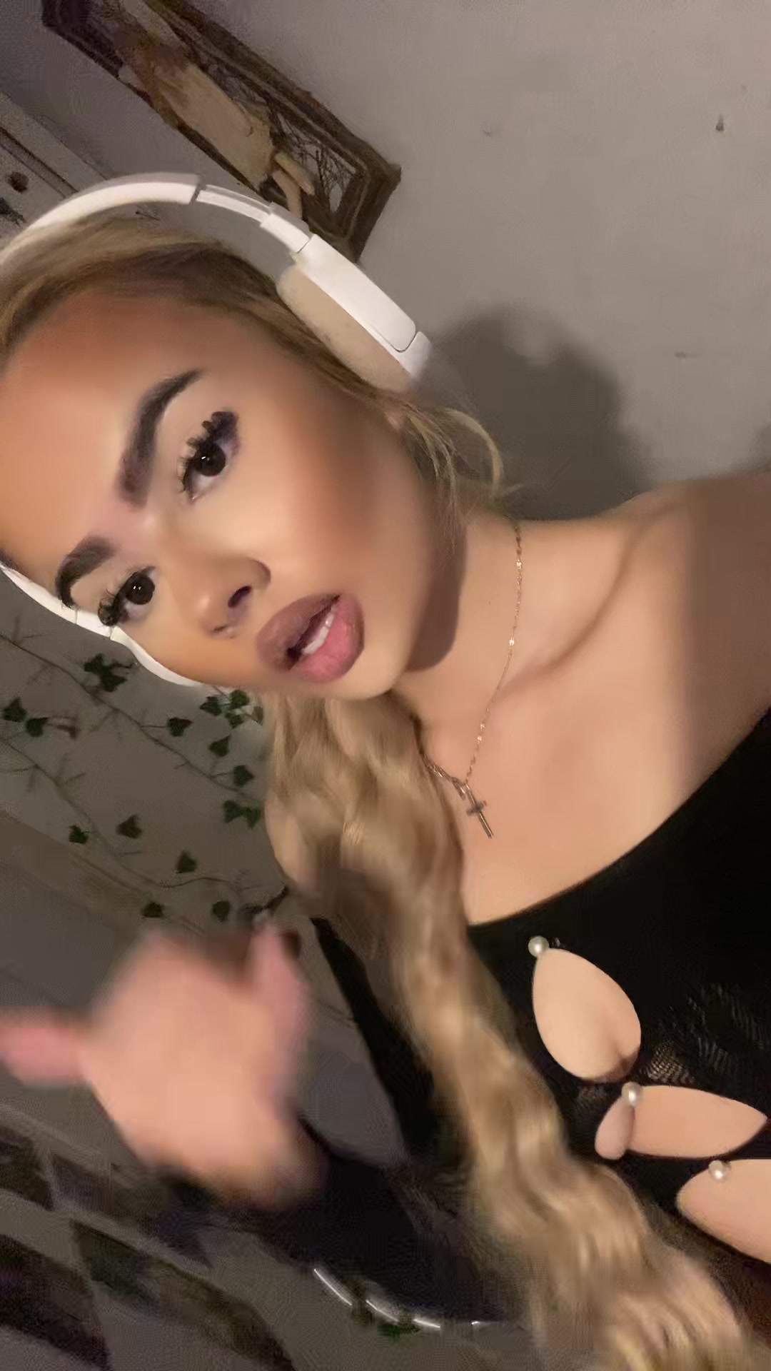 @n1whoo